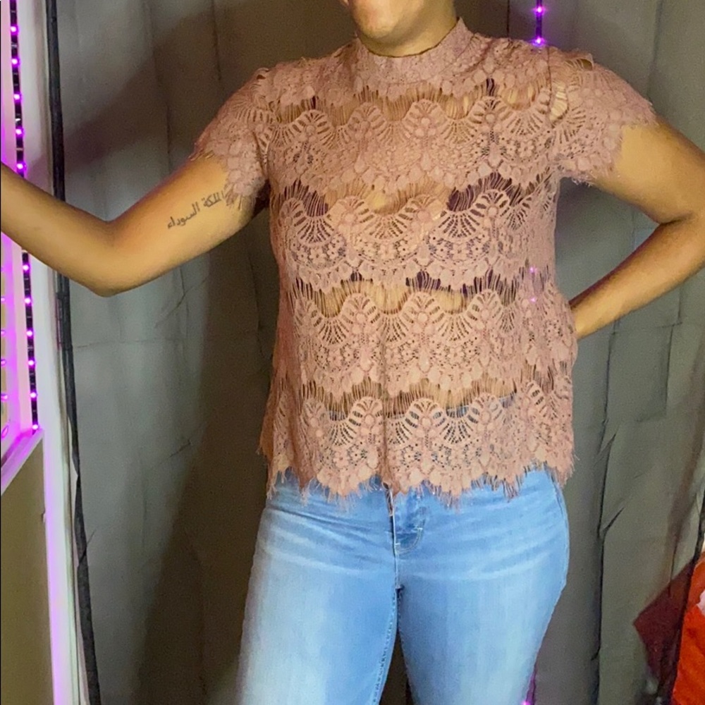 Lace mock neck crop